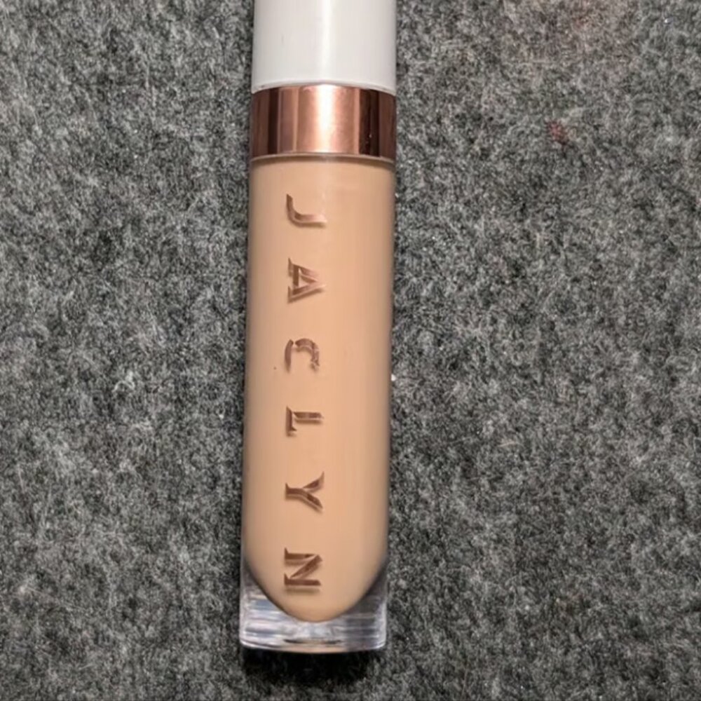Jaclyn Cosmetics Concealer in "Medium Neutral"